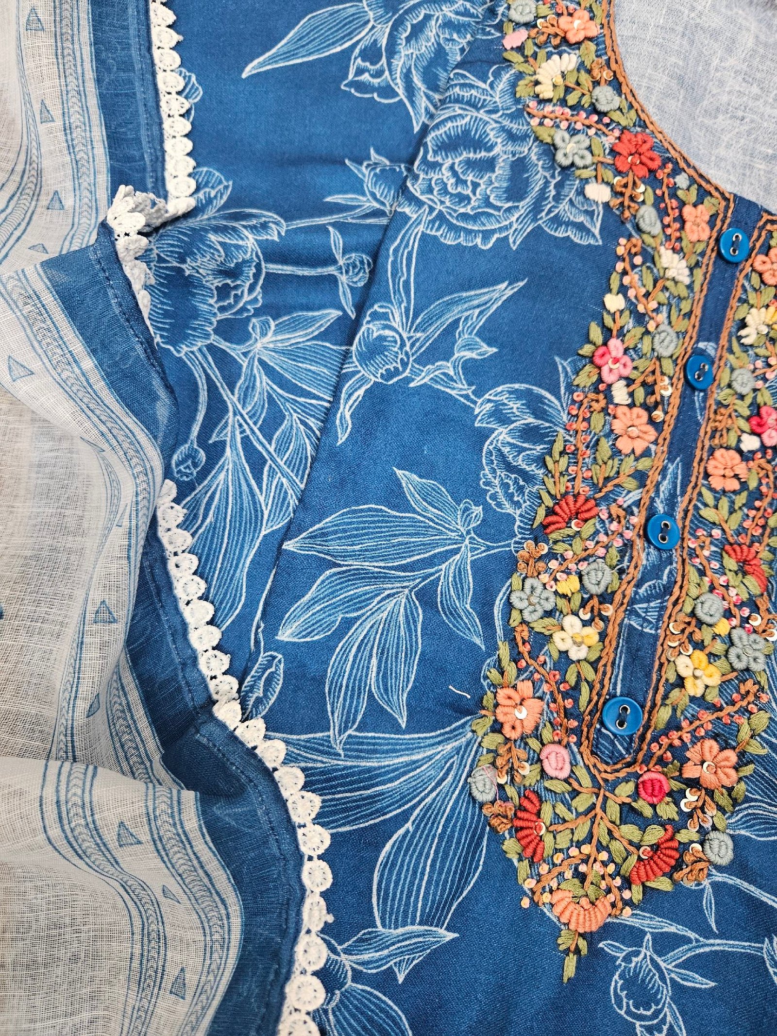 Pure Khaadi Silk Boutique Dress - Image 3